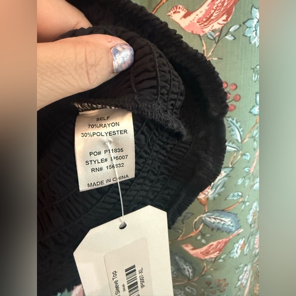 Bibi black short puff sleeve top nwt - Picture 5 of 6